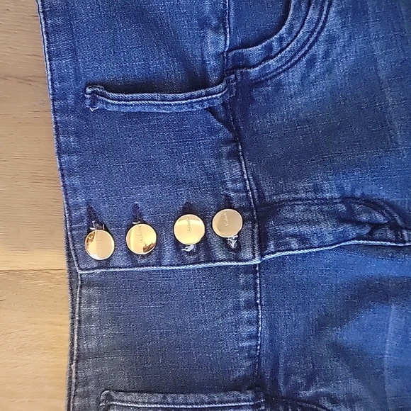 High-Waisted Blue Flare Jeans - Picture 3 of 7